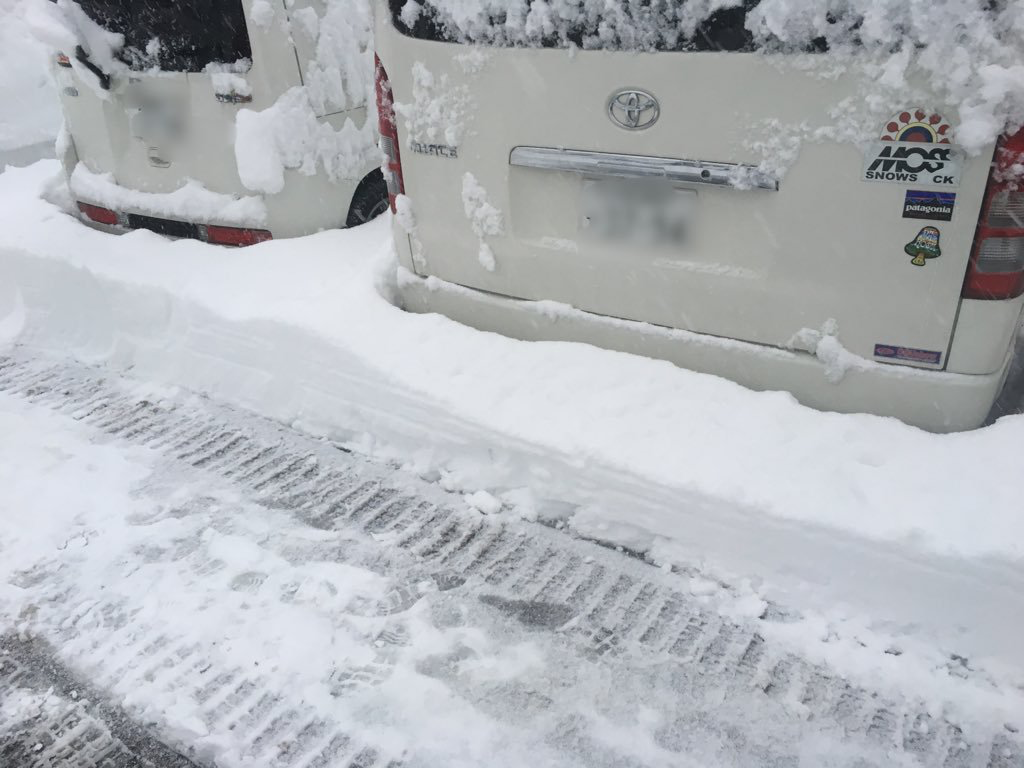 一晩でマフラーが塞がれてます